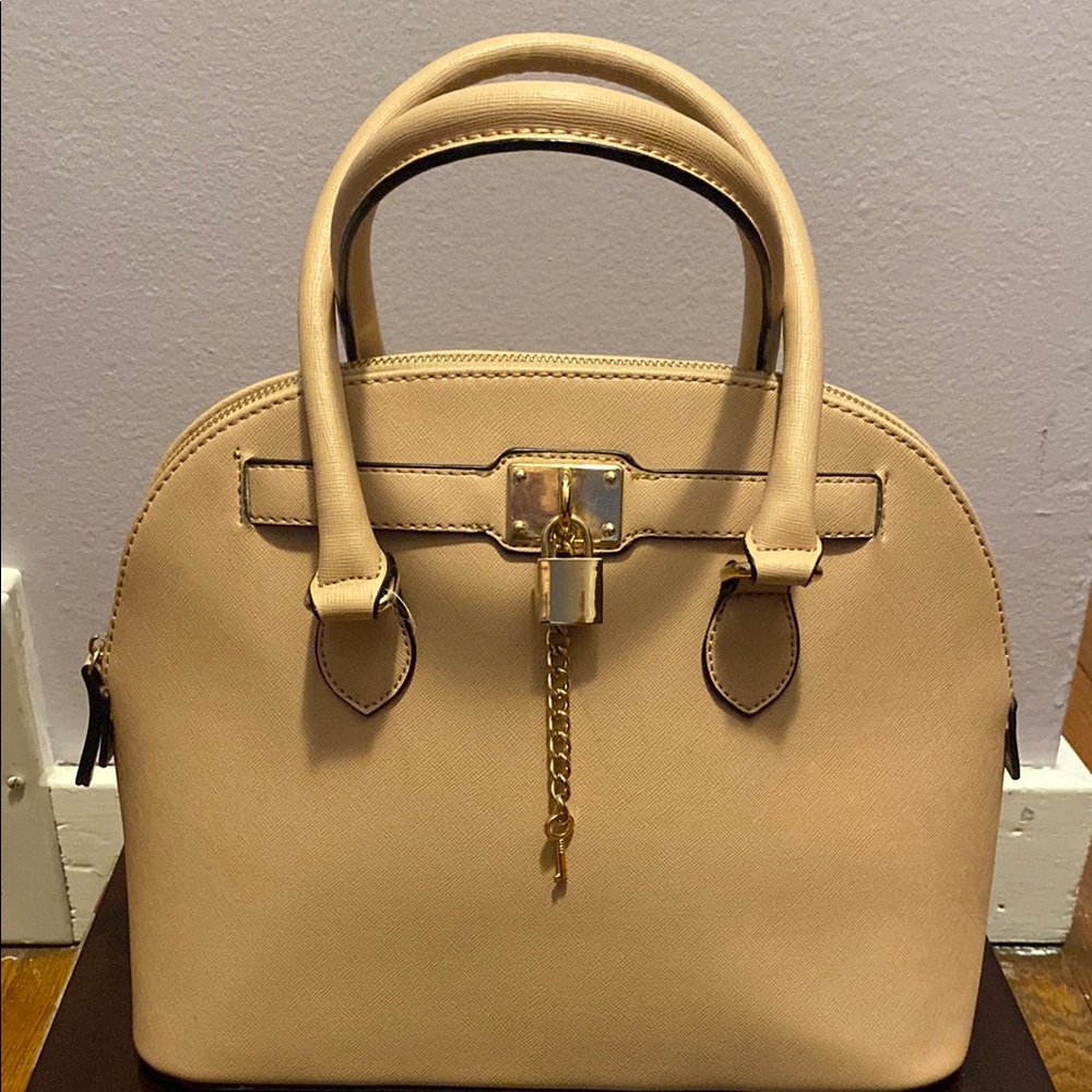 Elegant Tan Handbag